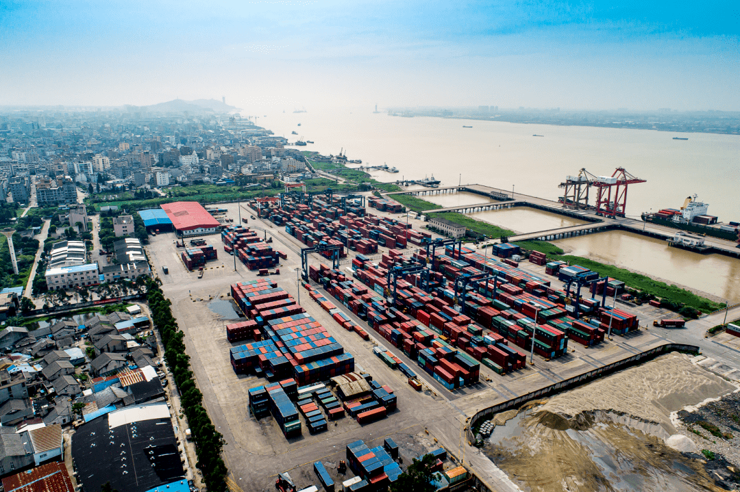 广州港：1―7月预计完成集装箱吞吐量1442.6万标准箱 同比增长6.5%