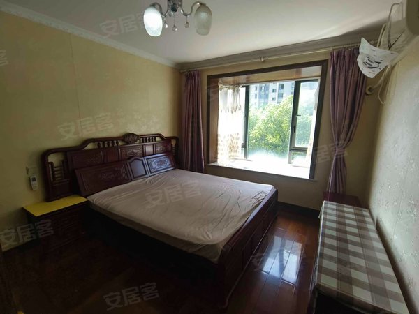 晶华新材：前三季度净利润6699.06万元 同比增长72.44%