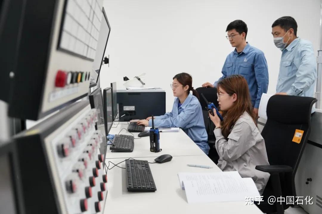 联环药业原料药中试生产线带料试车成功