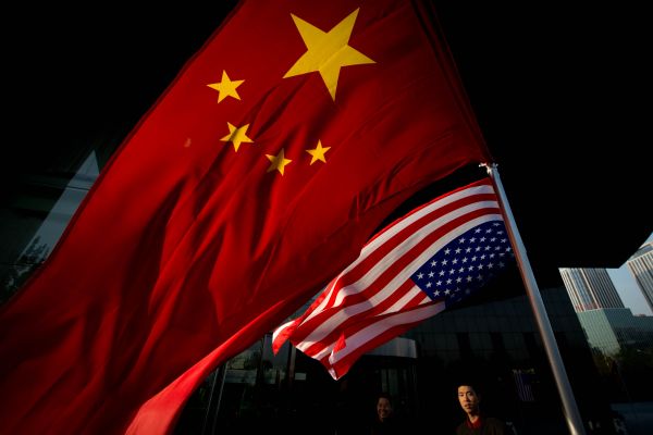 特朗普妄言对进口自中国的商品加征10%关税