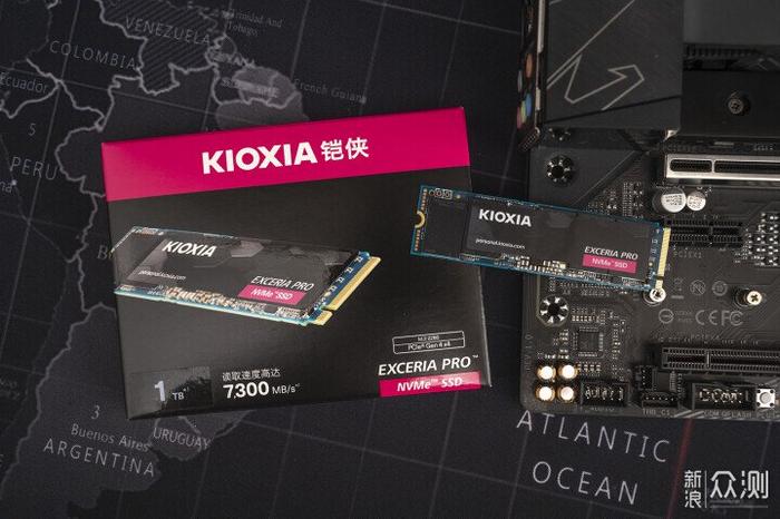 铠侠在东京证券交易所上市首日开盘涨约2%