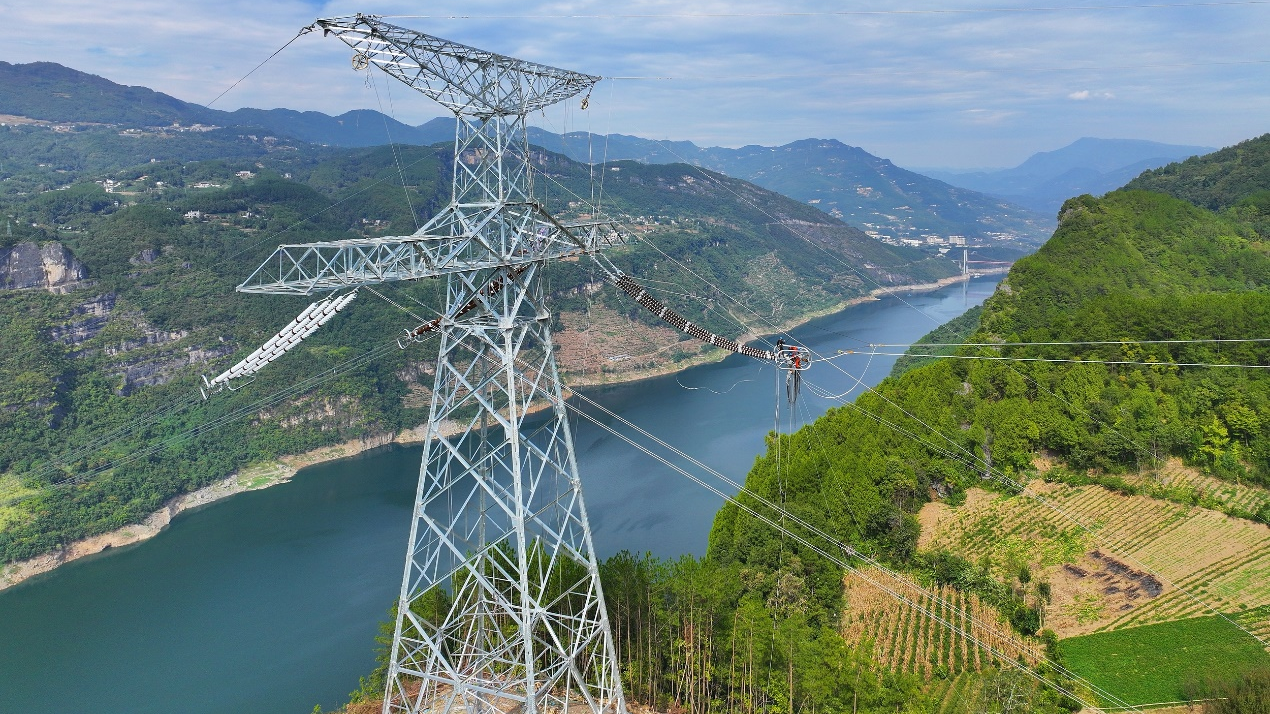 国家能源局：截至11月底全国发电装机容量同比增长14.4%