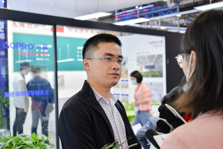 半导体板块走弱 光莆股份领跌