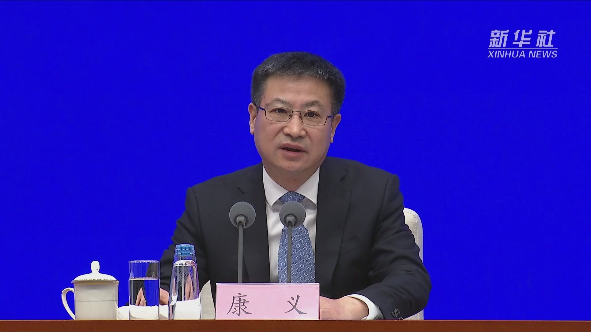 国家统计局局长康义:经济回升带动企业、居民、政府三大主体收入状况改善