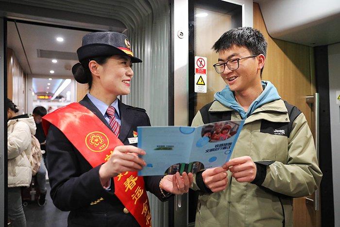 深圳铁路春运前3天到发旅客超140万人次