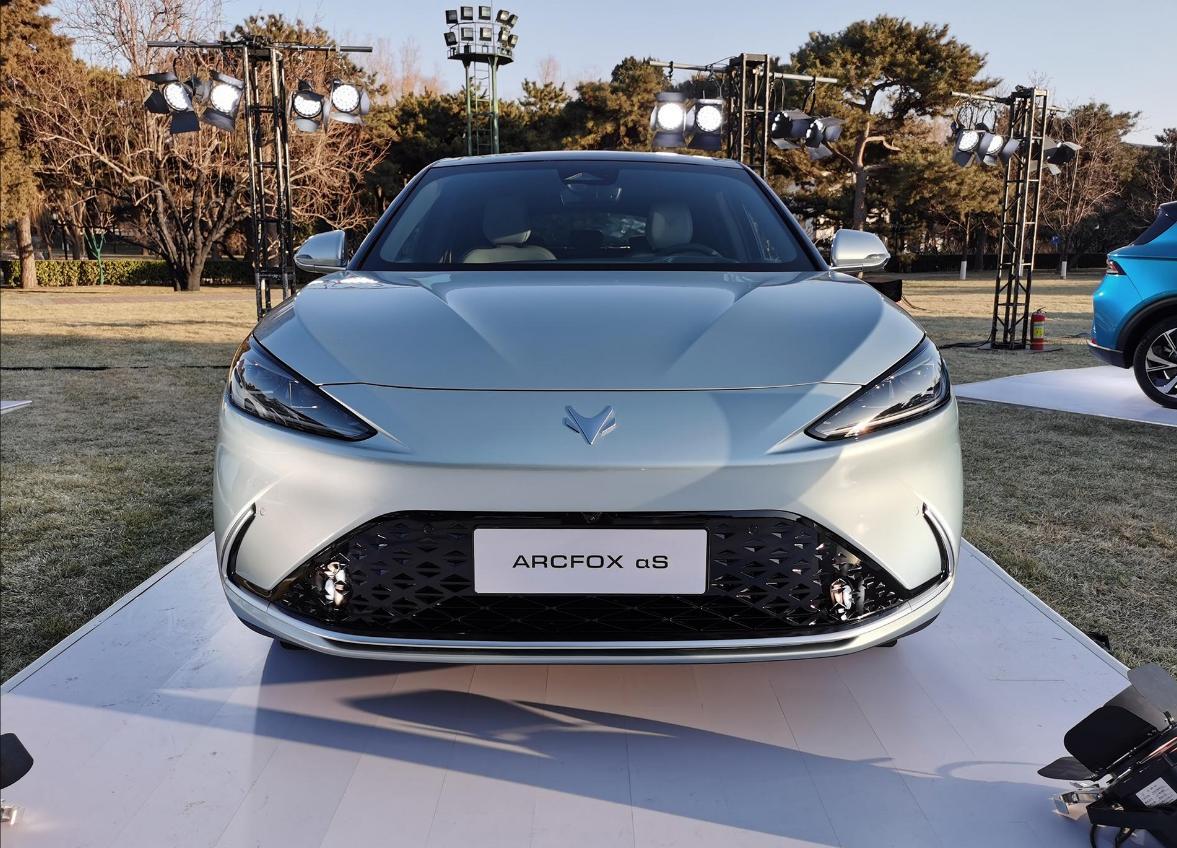 智能驾驶板块大爆发，永赢新能源智选混合（015828）领涨市场！机构：自动驾驶有望成为未来3个月市场主线