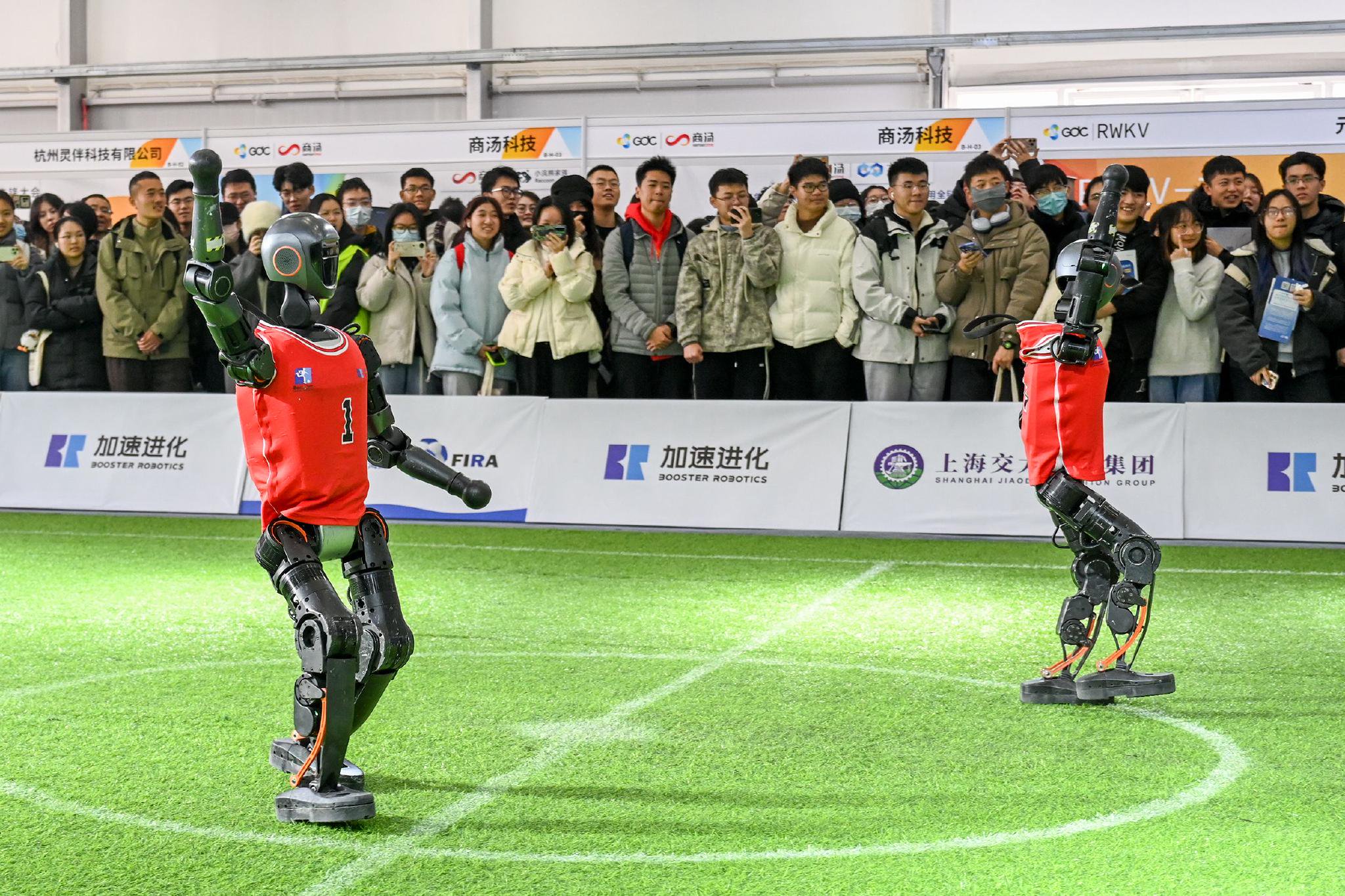 首届具身智能机器人运动会在无锡开幕 超过150台机器人亮相