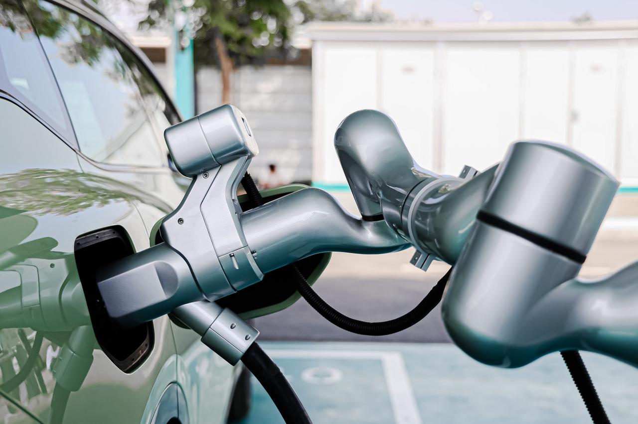 金冠股份：公司已推出兆瓦级超充产品