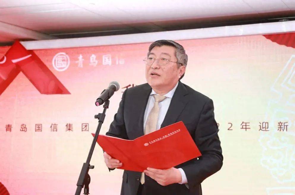 人福医药：邓霞飞到龄退休 聘任杜文涛为公司总裁