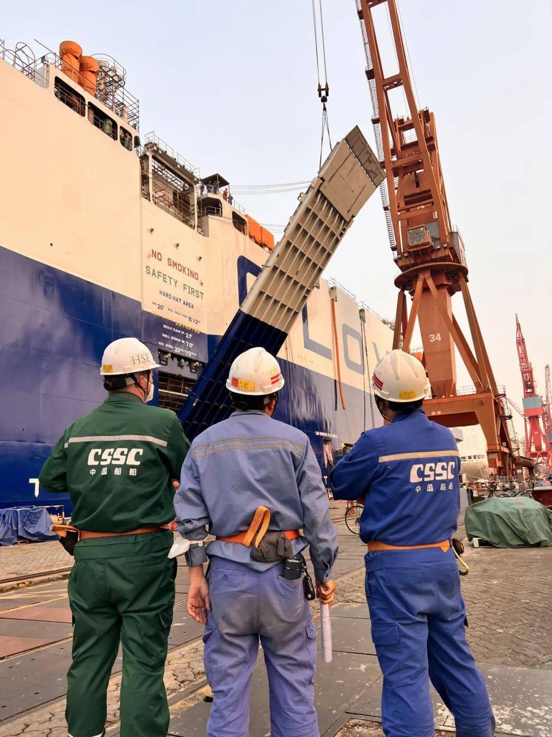 国内首制16000TEU甲醇双燃料集装箱船交付