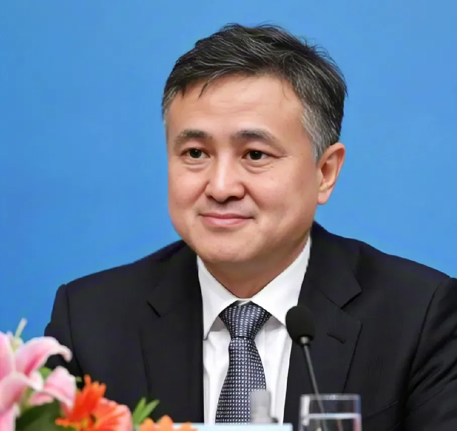中国人民银行行长潘功胜会见美国银行国际总裁、美林国际首席执行官伯纳德・门萨
