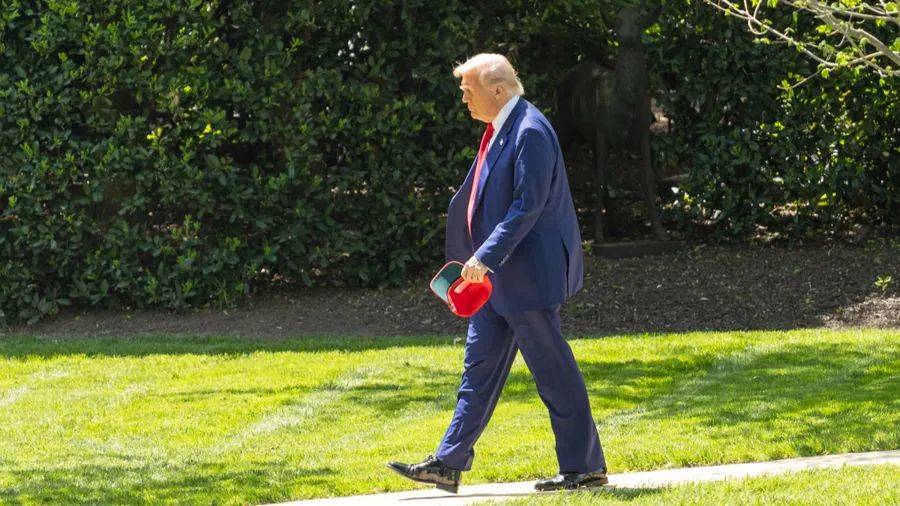 特朗普首次表态接班人选