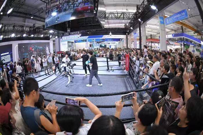 2027年亦庄将能量产万台具身智能机器人