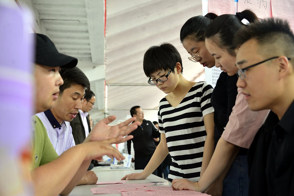 李录最新分享:对于中国这样庞大的经济体,很多真正引发巨大变化的时刻,往往是偶然发生的