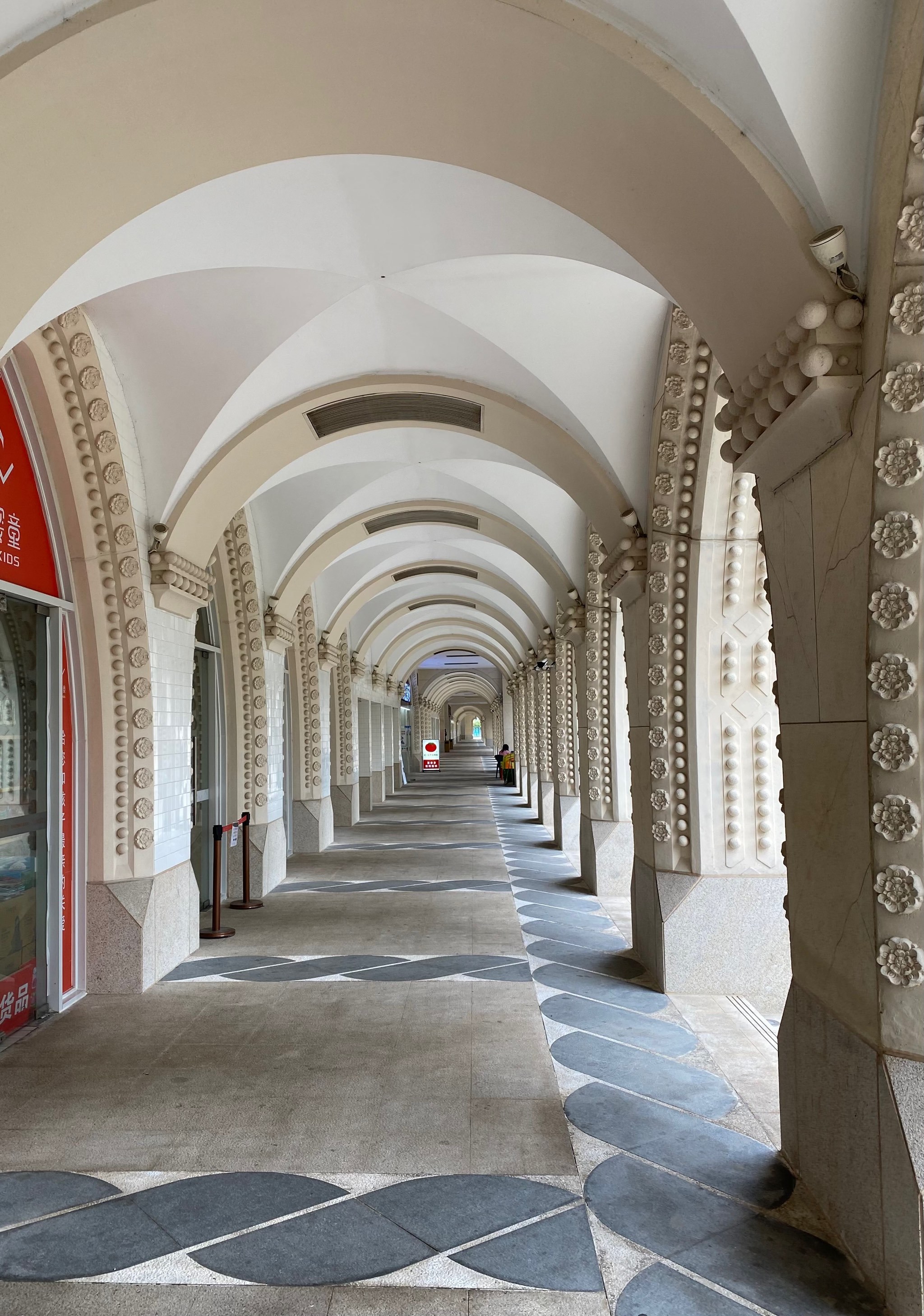 澳门励骏中期收益总额较去年同期减少约12%