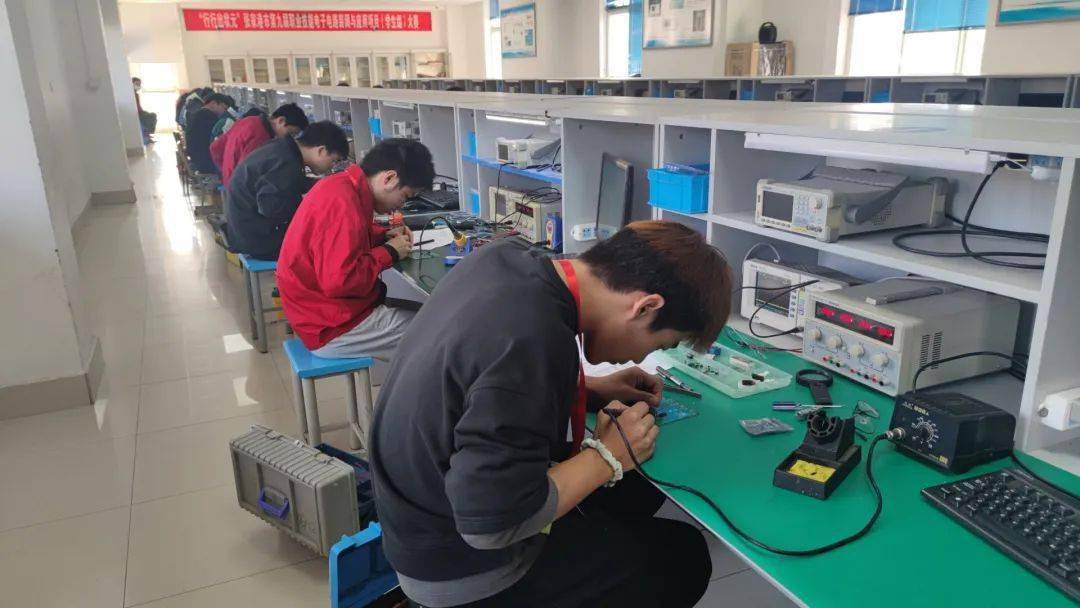 张家港行:上半年营收利润持续双增,多维优势驱动高质量发展