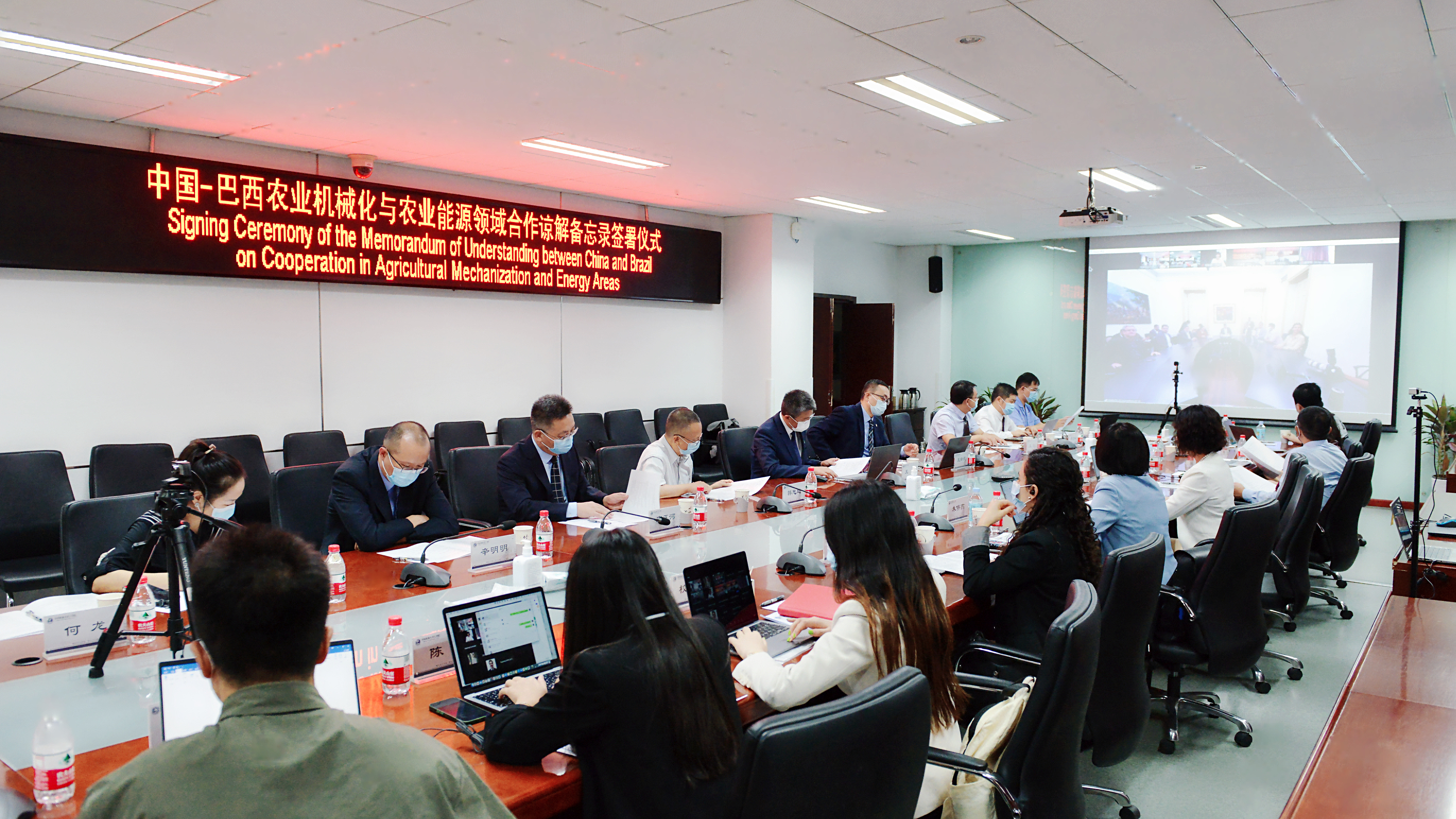 中国人民银行与阿塞拜疆共和国中央银行签署合作备忘录