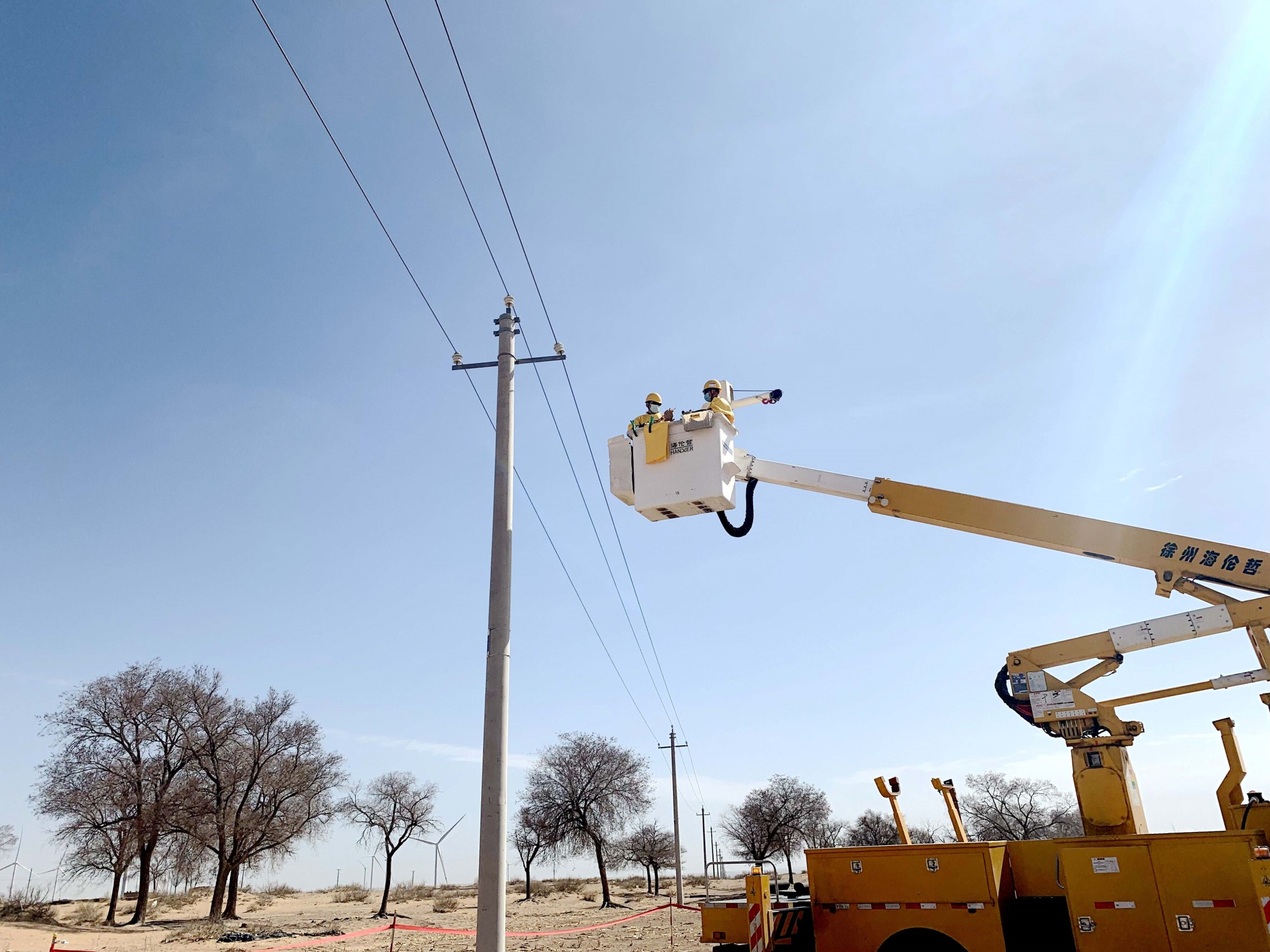 海伦哲：截至8月底公司今年机器人绝缘斗臂车新签112台订单 金额达1.54亿元