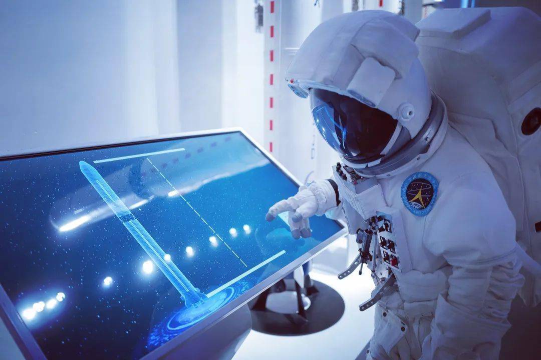 传统赛道基金增聘“科技选手”,公募竞争版图生变?