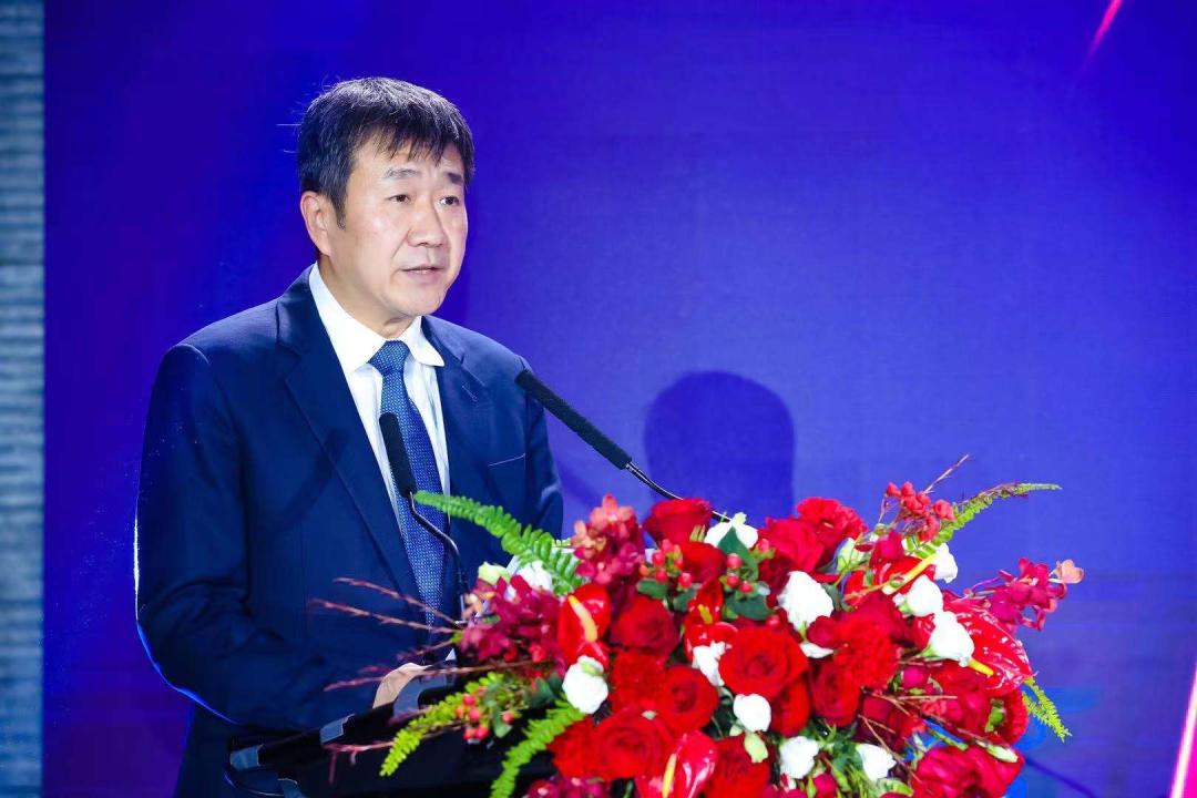 传统赛道基金增聘“科技选手”,公募竞争版图生变?