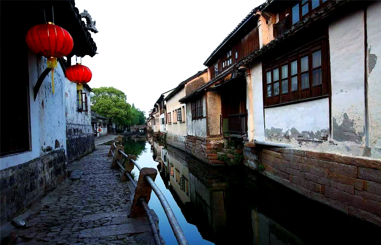 商务部等9部门:探索设置中小学春秋假 增加旅游出行等服务消费时间