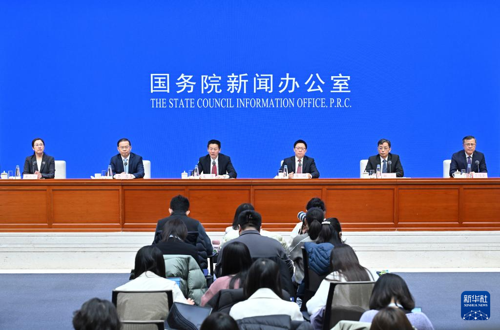 上交所党委： 更大力度推动中长期资金入市