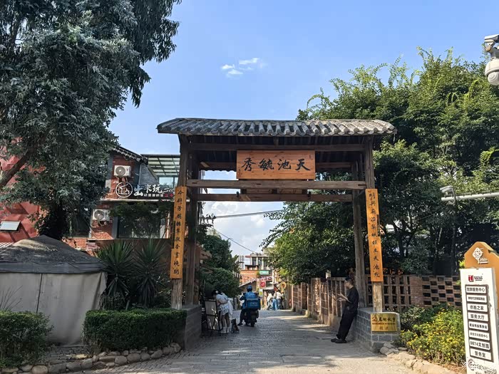 旅游板块走低 云南旅游跌停