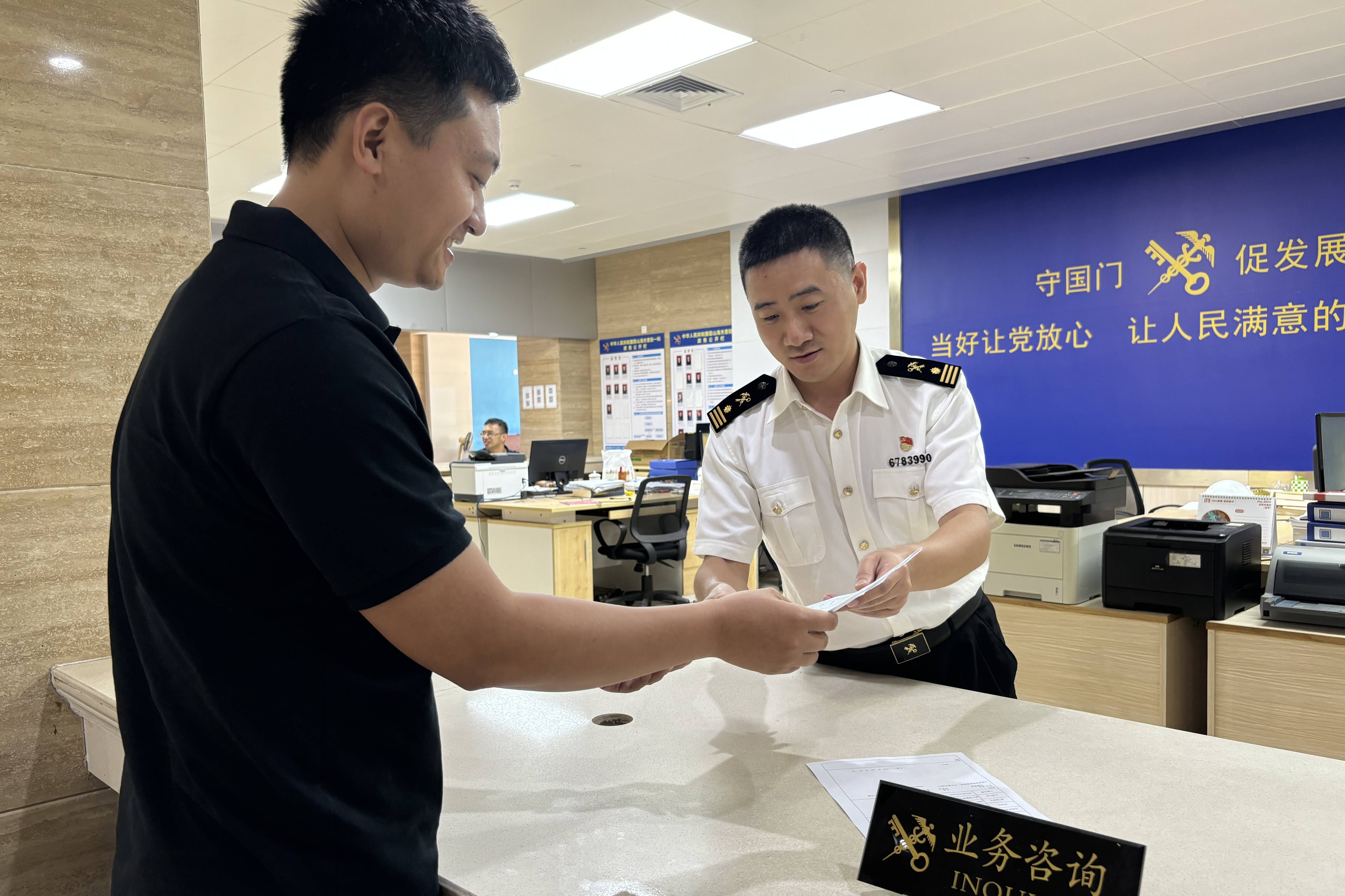 海关总署：前4个月铁矿砂、原油、煤等主要大宗商品进口价格下跌 机电产品进口值增长