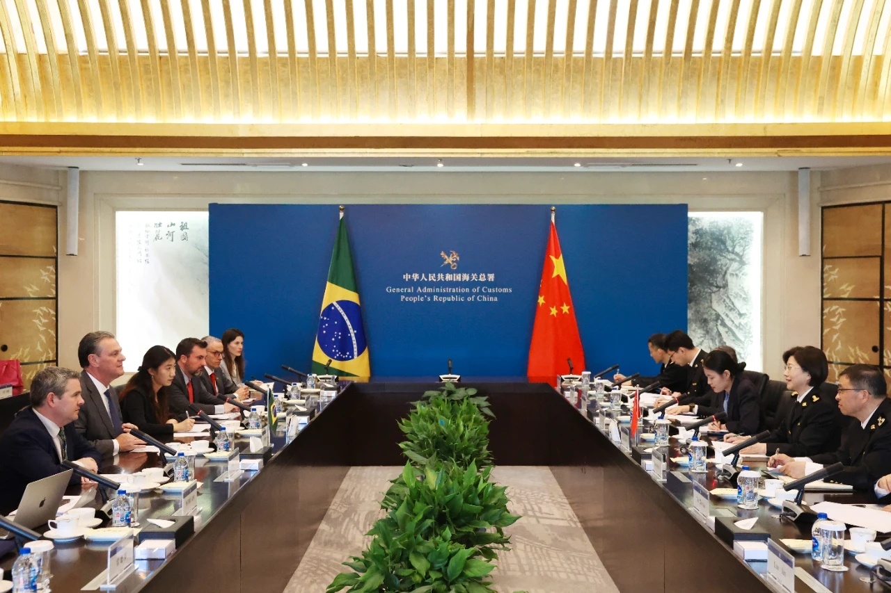 国家发改委副主任周海兵会见塞尔维亚总统特使、对华合作国家协调委员会成员巴西奇