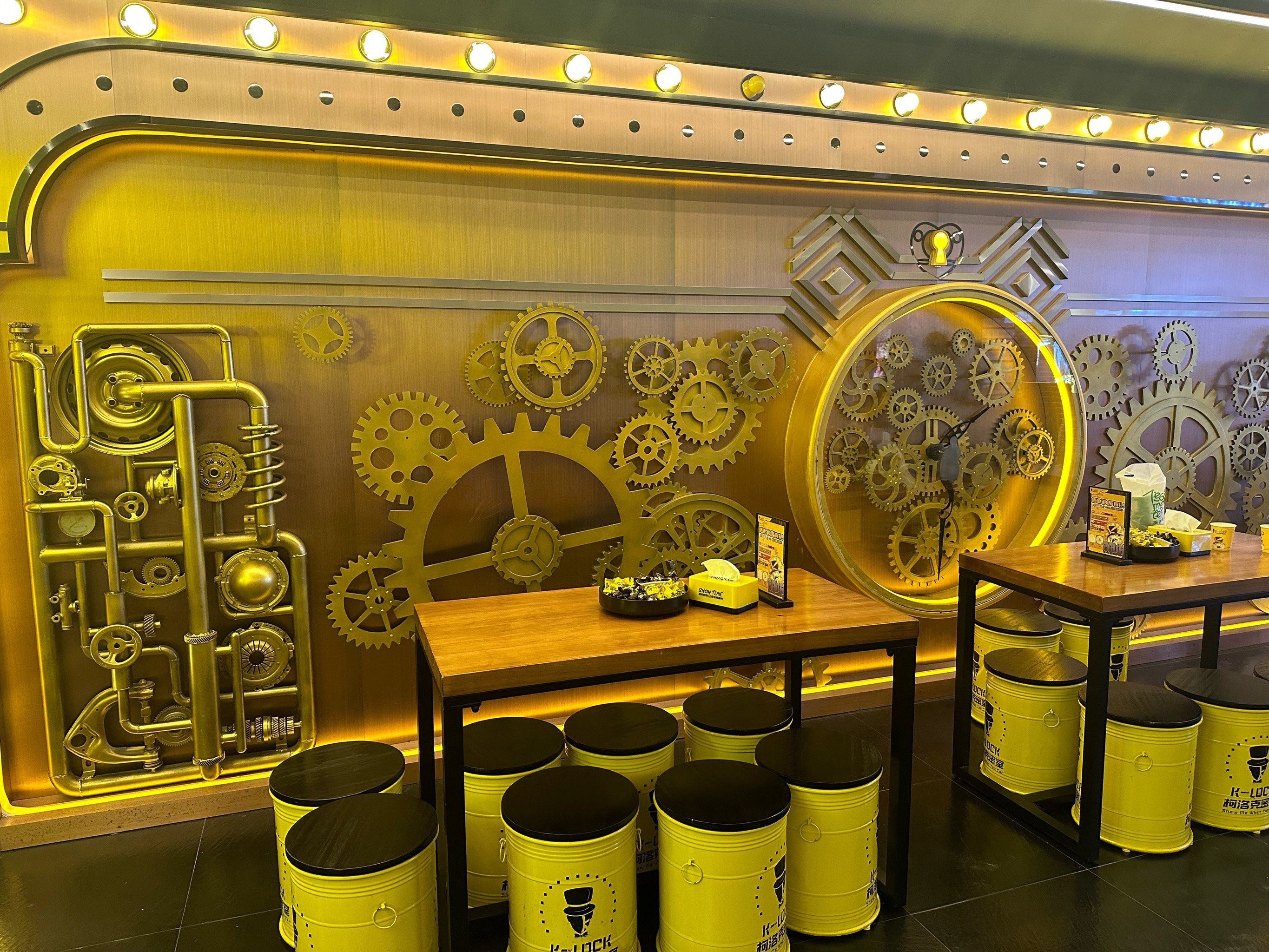 当机器人成为6S店专属VIP，赛博朋克街区还会远吗？